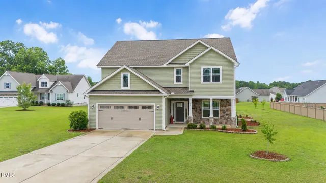 Popular Avery Pond Real Estate