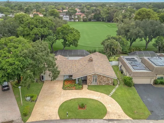 Popular JACARANDA COUNTRY CLUB WEST Real Estate