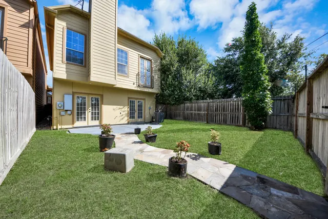 Popular ALMEDA PARK VILLAS Real Estate