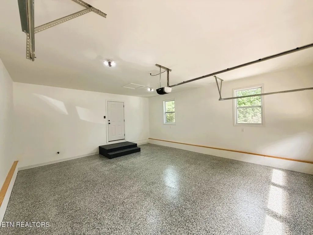 Listing Thumbnail Image 19