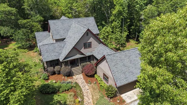 Popular Hickory Pointe Real Estate