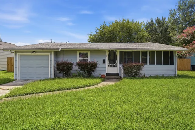 Popular Hampshire Oaks Real Estate