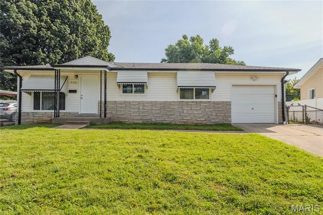 Popular Whitecliffe Park 2 Real Estate