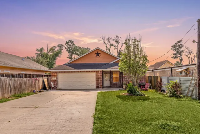 Popular Buckingham Place Sec 5 Real Estate