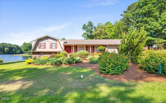 Popular Edgewater Estates Real Estate