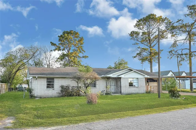 Popular SETTEGAST GARDENS Real Estate