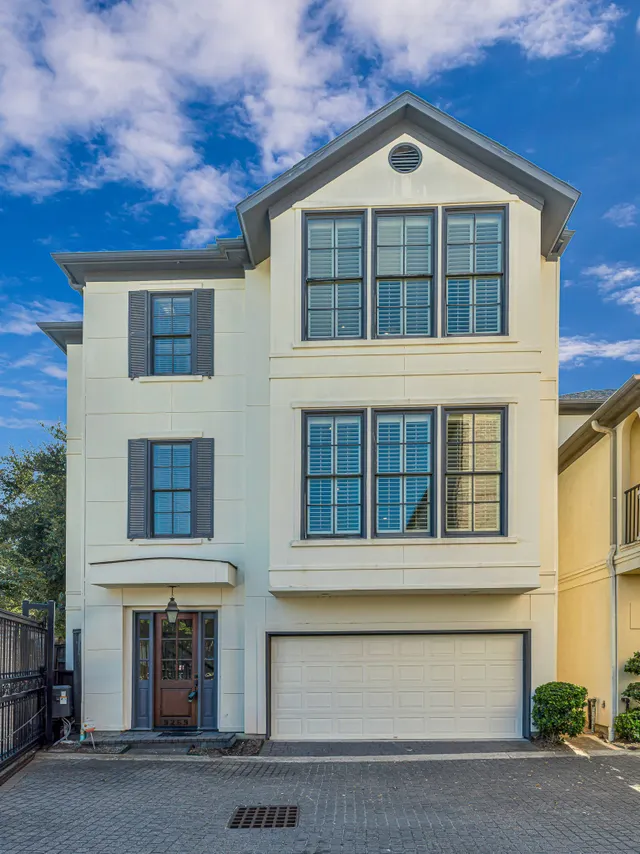Popular Pemberton Park Real Estate