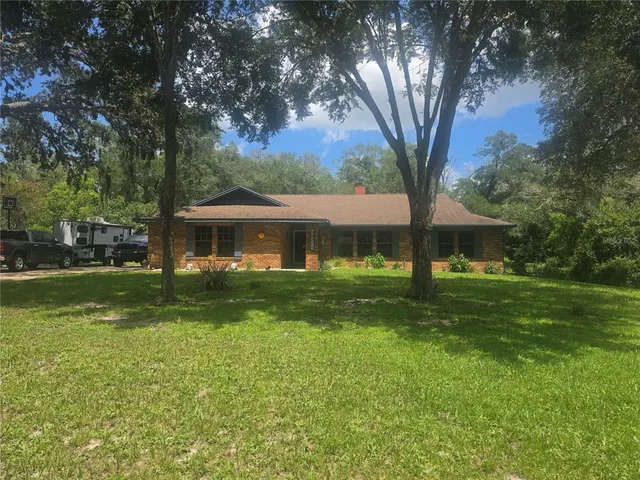 Popular COUNTRY CLUB MANOR Real Estate