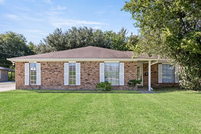 Cheap COUNTRY CLUB ESTATES Real Estate
