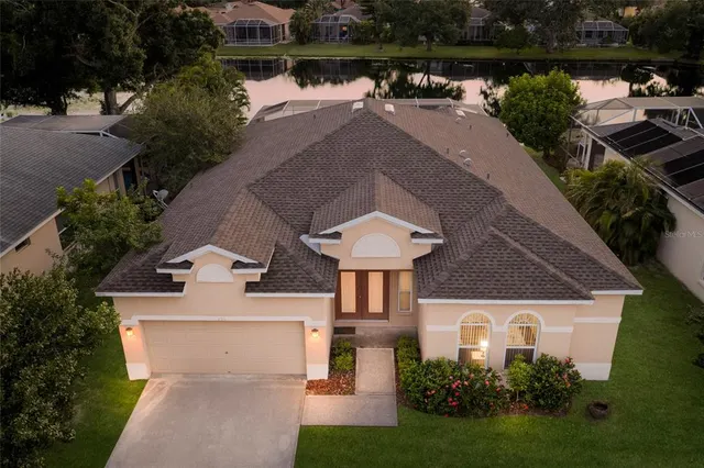 Popular RIVER POINTE Real Estate