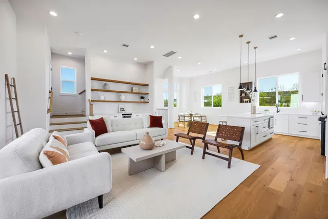 Popular JENSEN HAMLET Real Estate
