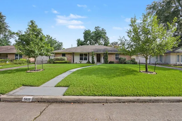 Popular Maplewood Sec 07 Real Estate