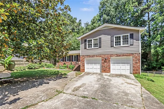 Popular Drayton Woods Real Estate