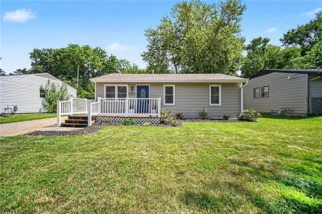 Popular Woodridge Real Estate