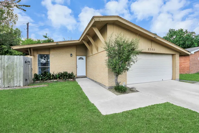 Popular Almeda Plaza Sec 01 Real Estate