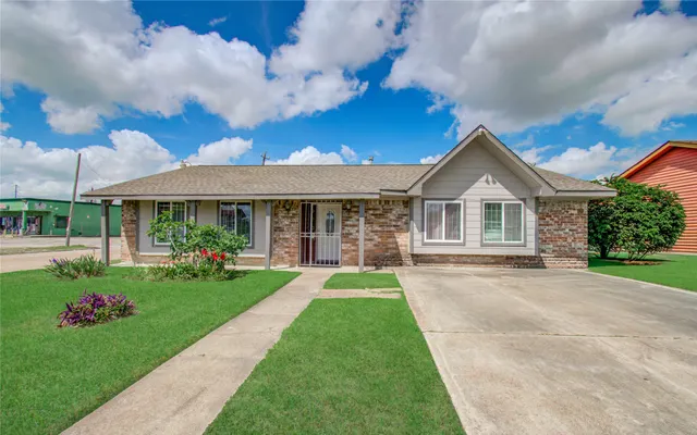 Popular Holiday Forest Sec 01 Real Estate
