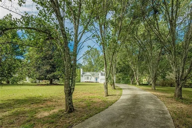 Popular Pinewood Place Real Estate