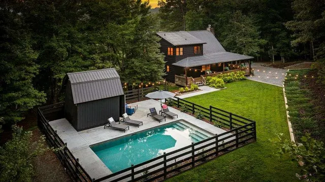 Popular Hideaway Falls Real Estate
