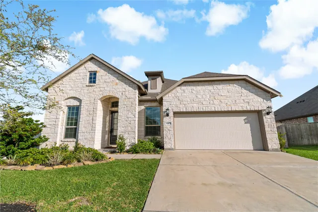 Popular Stewart Heights Sec 22 Real Estate