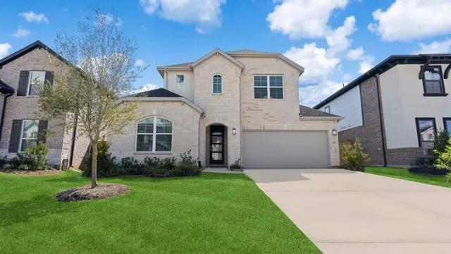 Expensive Harvest Green Sec 45 Real Estate