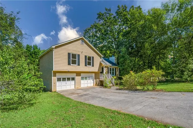 Popular Apache Woods Real Estate
