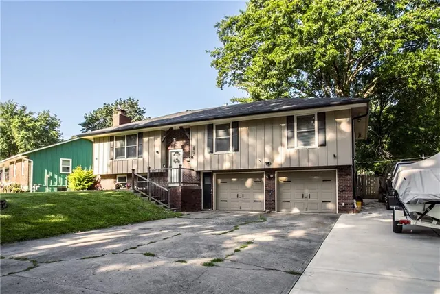 Popular Country Club North Real Estate