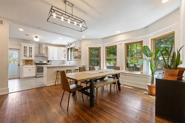 Popular Squier Place Real Estate