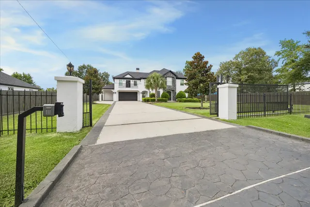 Popular Briar Tree Real Estate