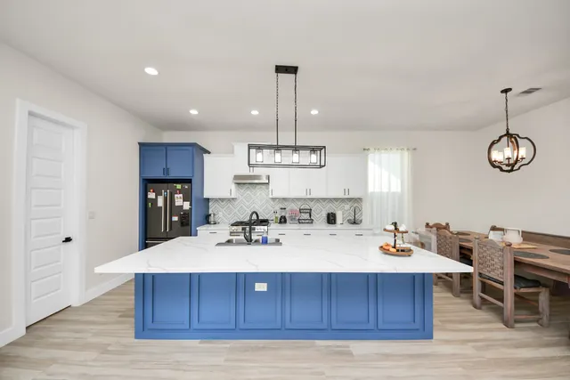 Expensive Lanewood Court Real Estate