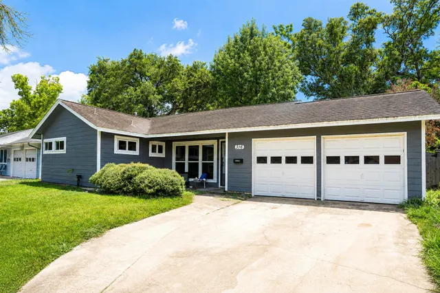 Popular Parkwood Terrace Real Estate