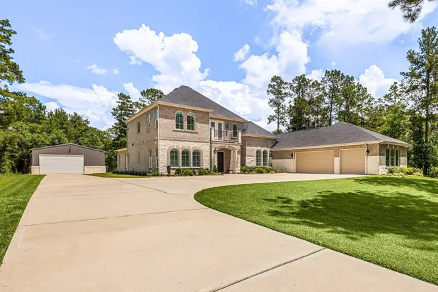 Expensive 19 Willis Area Real Estate