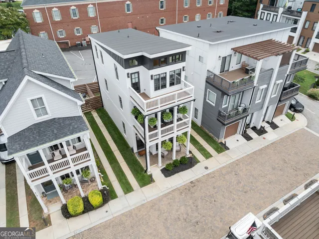 Popular Clarendon Commons Real Estate