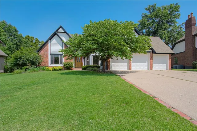 Popular Bent Tree Bluffs Real Estate