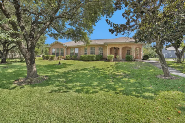 Popular Lakeview Manor Real Estate