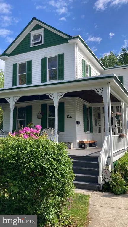 Popular Hillcrest Real Estate