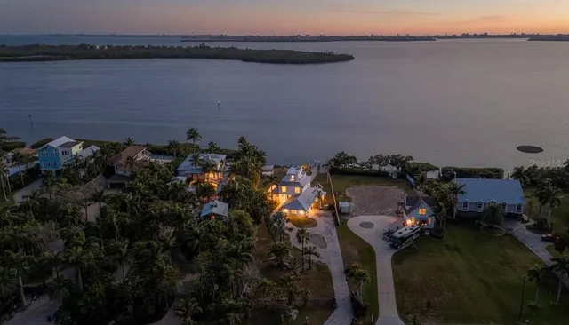 Popular BAY BEACH Real Estate