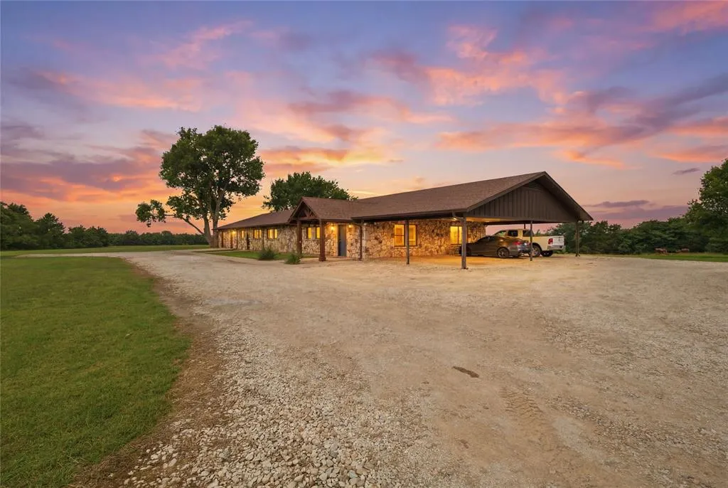 55 Heritage Rd, Gordonville, TX 76245
