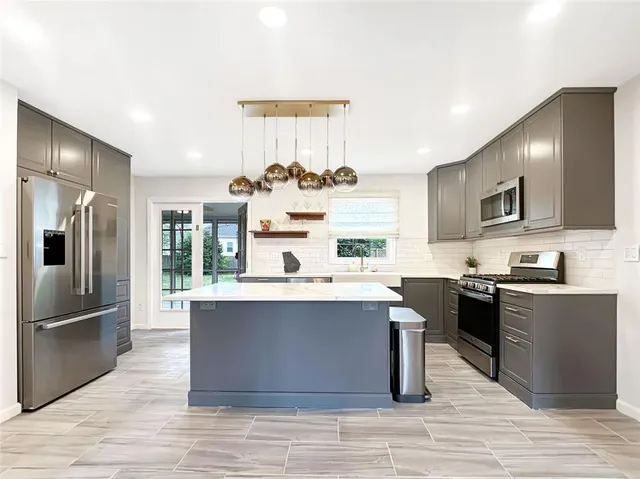 Popular Tuxedo Estates Real Estate