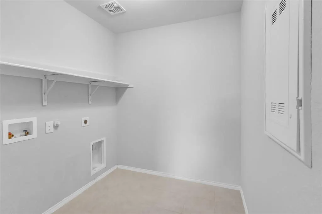 Listing Thumbnail Image 32