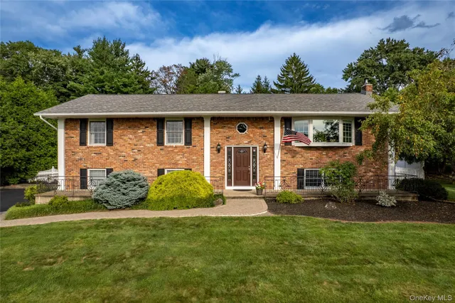 Popular Apple Wood Manor Real Estate