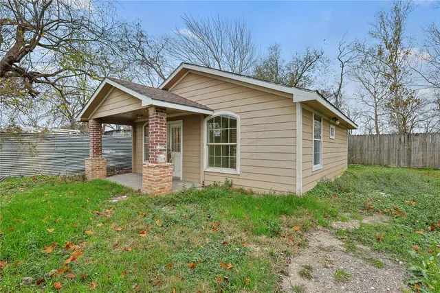Popular Highlawn North Real Estate