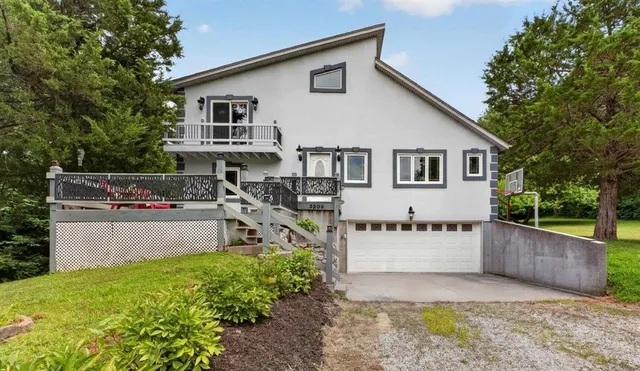 Popular Hinman Est Real Estate