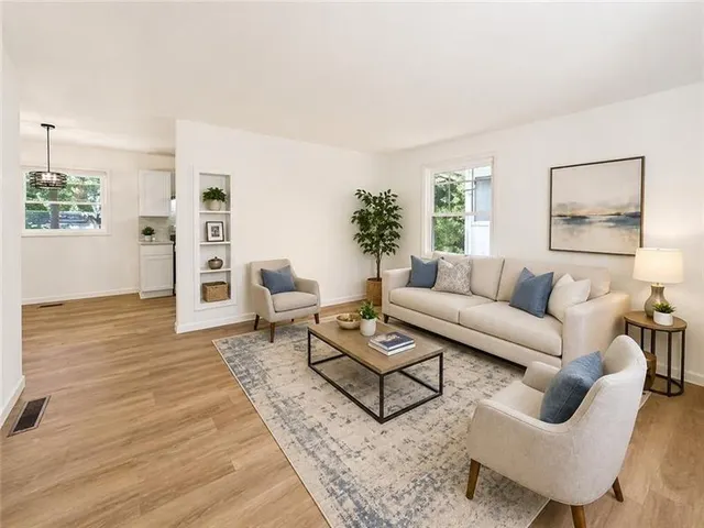 Popular Venetian Estates Real Estate