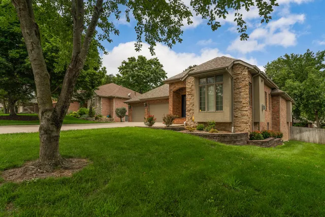 Popular River Road Est Real Estate