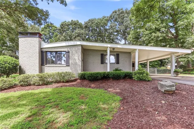 Popular Country Club Garden Real Estate