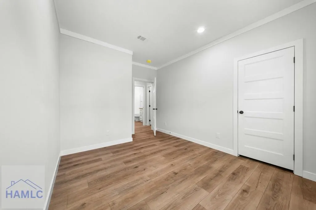 Listing Thumbnail Image 18