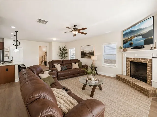 Popular THE GATES @ HASTINGS BR Real Estate