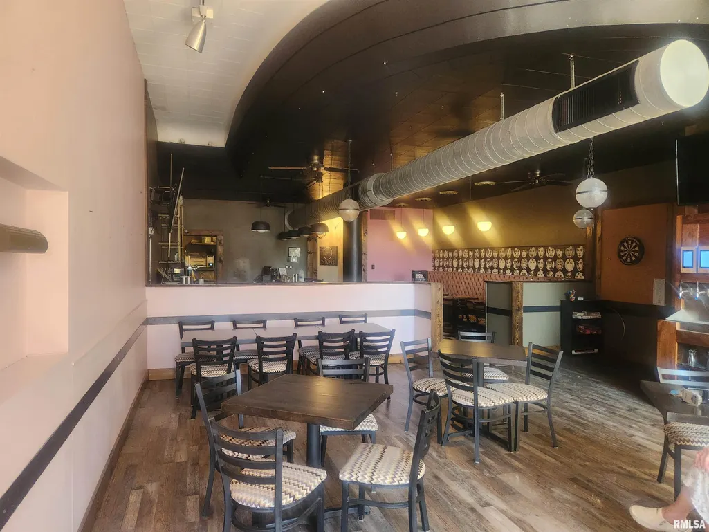 140 N Main St,Unit Edwardsville, Edwardsville, IL 62025