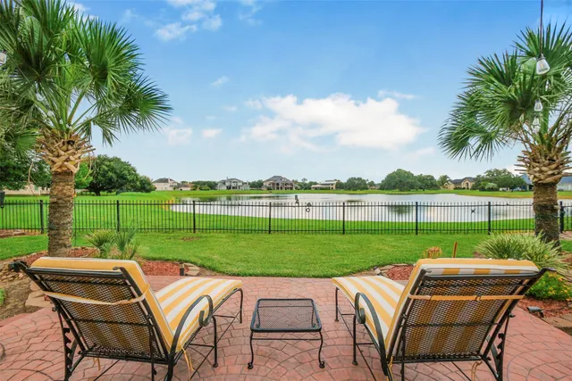 Expensive Royal Lakes Estates Real Estate
