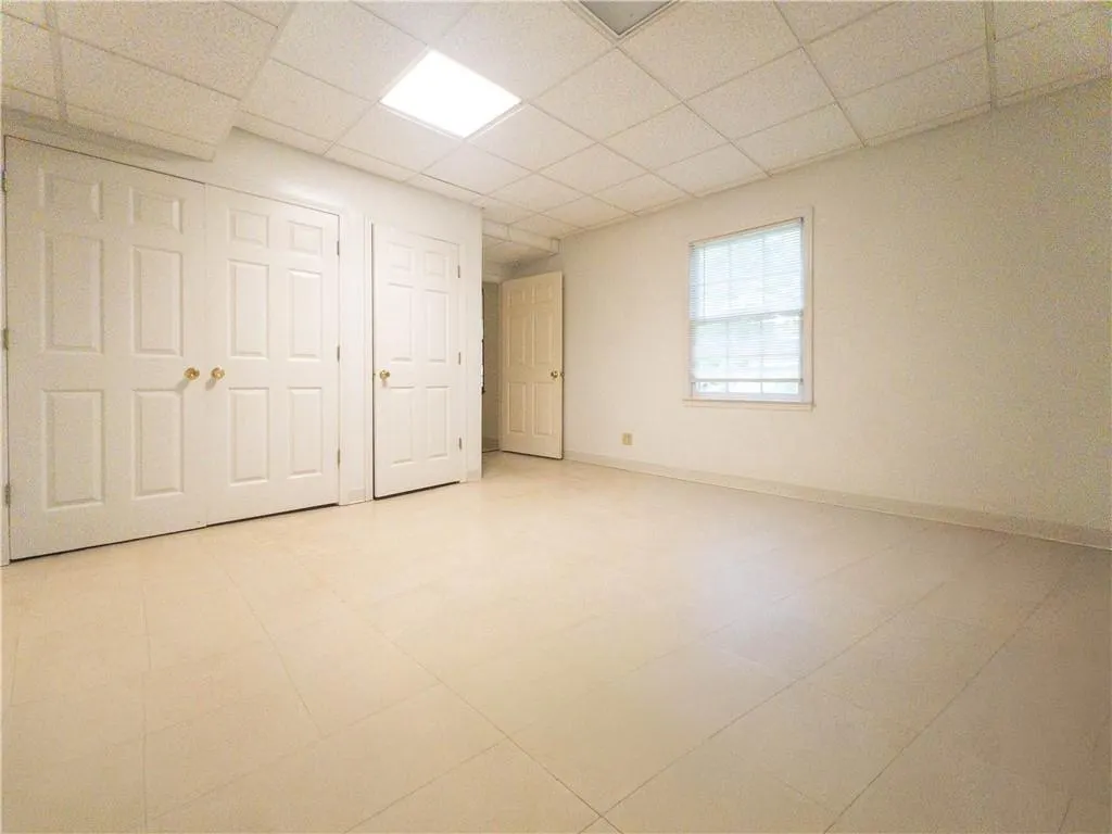 Listing Thumbnail Image 27